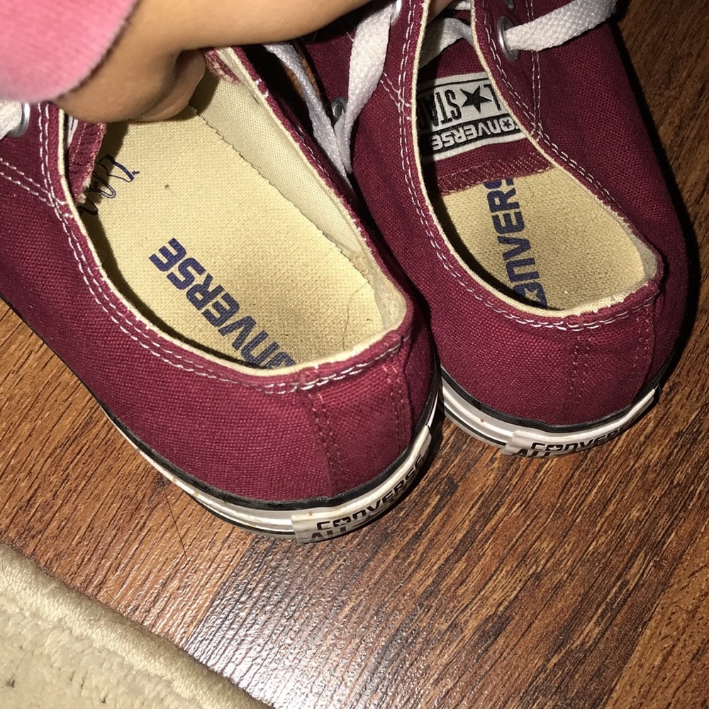 Maroon converse - Picture 5 of 6